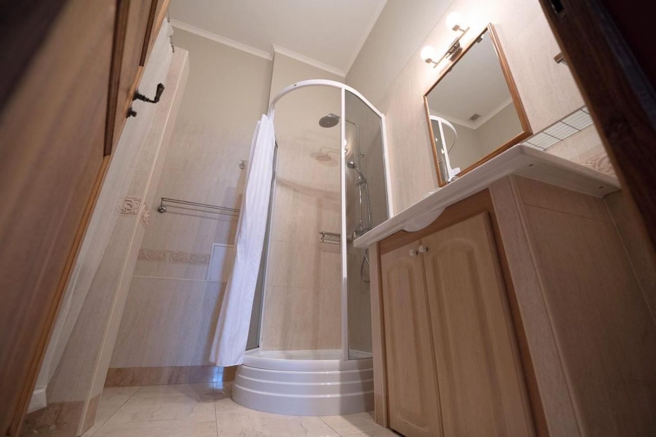 Great 144 Sq.M. Apartment In The Center Of Київ Екстер'єр фото
