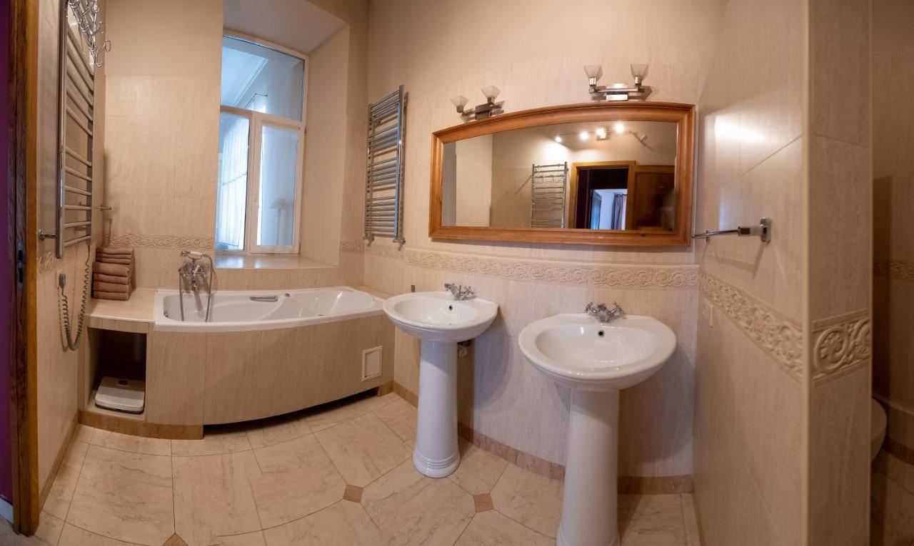 Great 144 Sq.M. Apartment In The Center Of Київ Екстер'єр фото