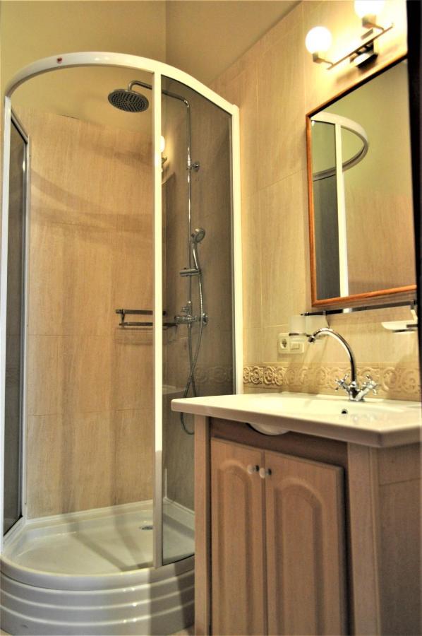 Great 144 Sq.M. Apartment In The Center Of Київ Екстер'єр фото