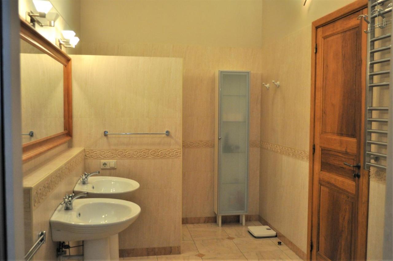 Great 144 Sq.M. Apartment In The Center Of Київ Екстер'єр фото